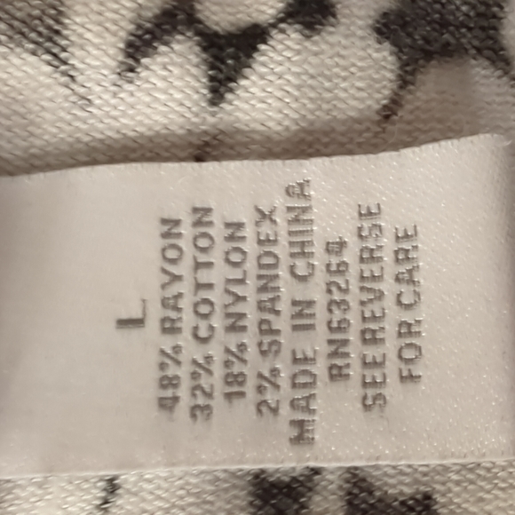 'Dress Barn' summer shirt. Size L. Made of Rayon, Cotton, Nylon. - Picture 4 of 4